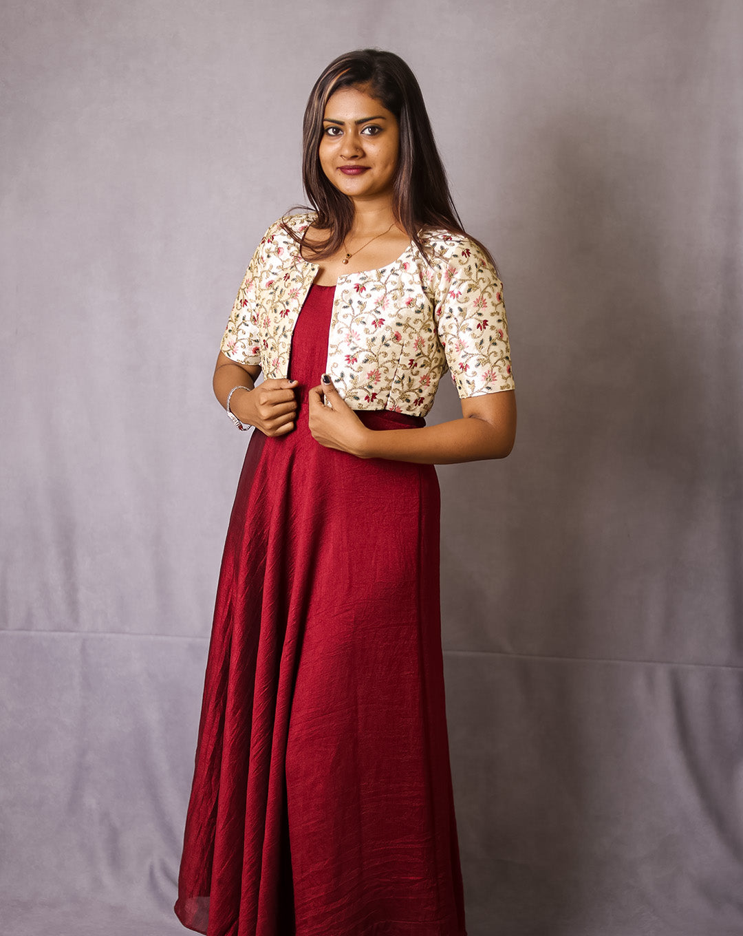 Gown with Embroidered Overcoat β Grace Meets Modern Elegance β¨πΈ