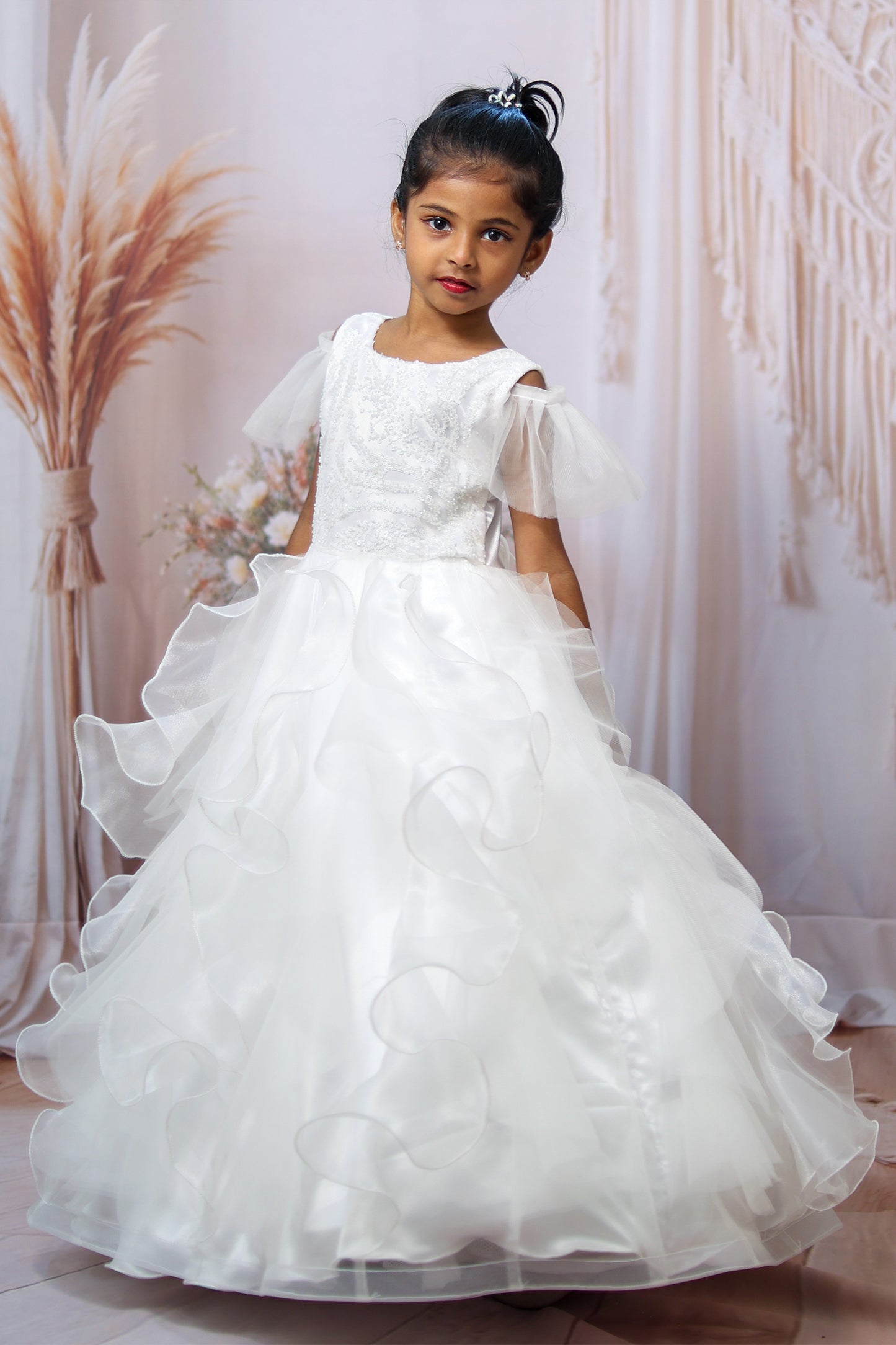 White Lace Princess Gown – Royal Elegance for Your Little One