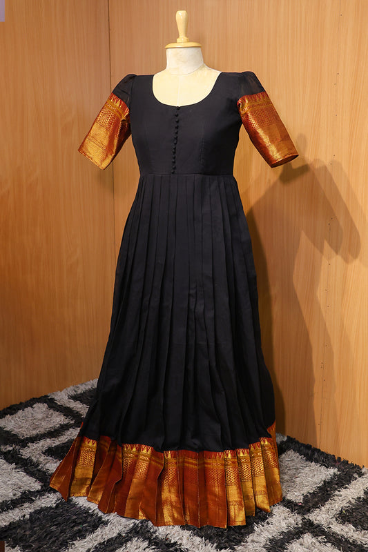Elegant Black Pleated Maxi Dress with Zari Border – Hemqueen Exclusive